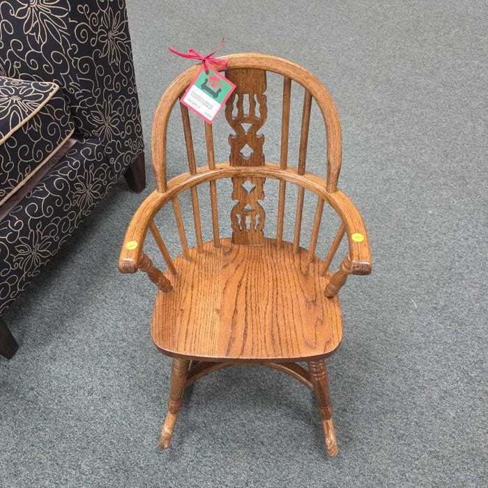 CHILDS ROCKING CHAIR BT