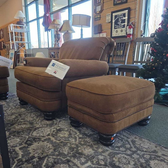 FLEXSTEEL CHAIR WITH OTTOMAN BTK