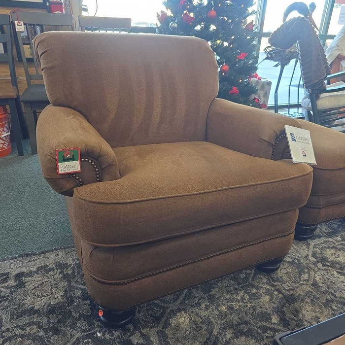 FLEXSTEEL CHAIR WITH OTTOMAN BTK