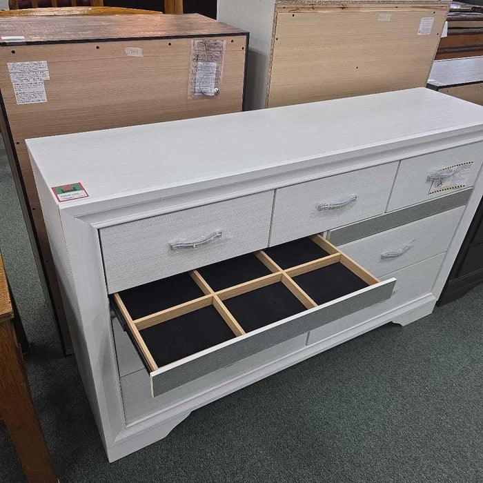 WHITE DRESSER 1505W-5