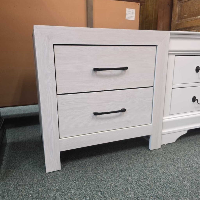 WHITE NIGHTSTAND 1534WH-4