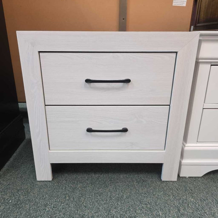 WHITE NIGHTSTAND 1534WH-4