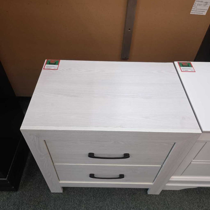 WHITE NIGHTSTAND 1534WH-4