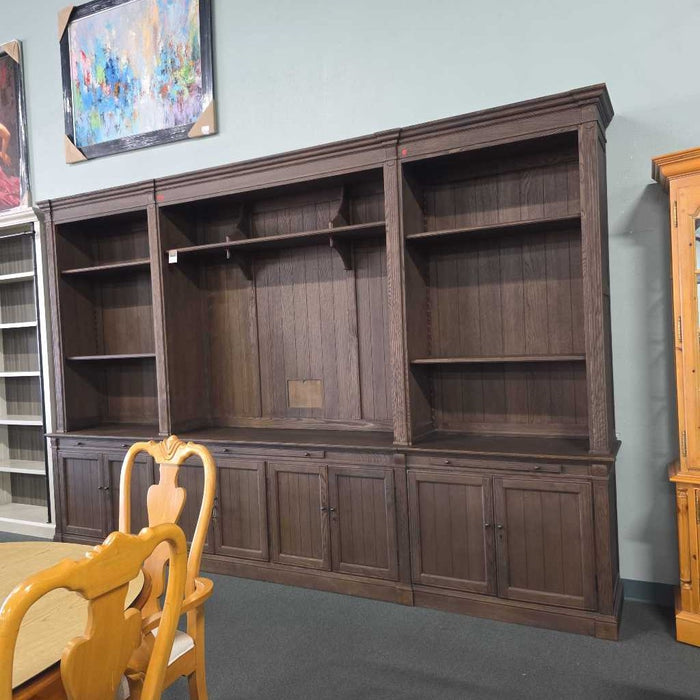 RH LIBRARY LARGE MEDIA SYSTEM BAHH