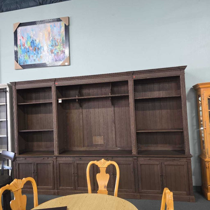 RH LIBRARY LARGE MEDIA SYSTEM BAHH