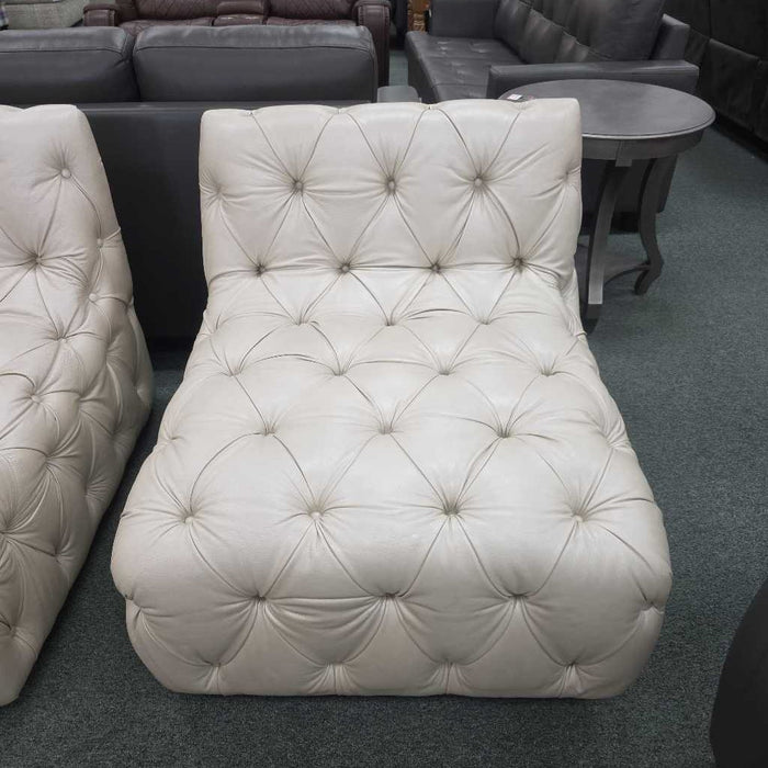 LEATHER TUFTED SWIVEL CHAIR MIH