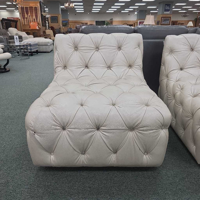 LEATHER TUFTED SWIVEL CHAIR MIH