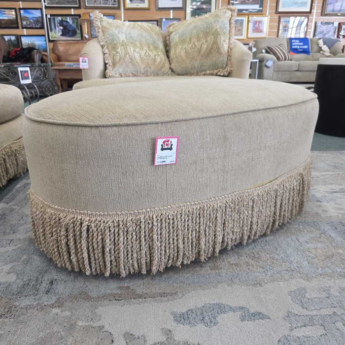 OVAL OTTOMAN KL