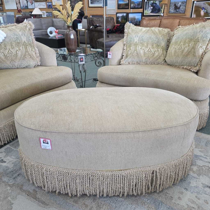 OVAL OTTOMAN KL