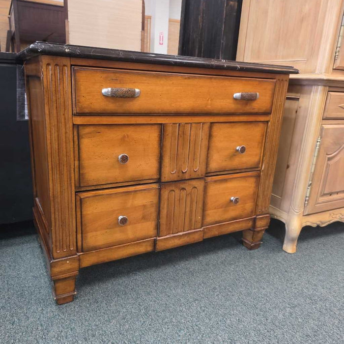 DRESSER BST