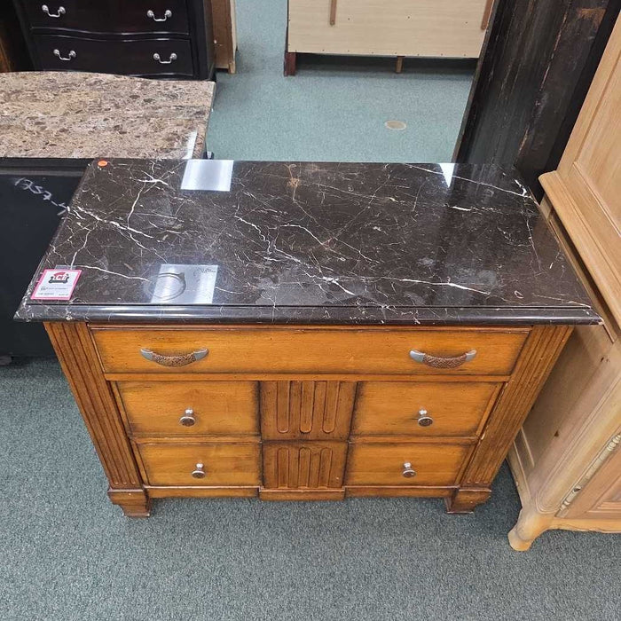 DRESSER BST