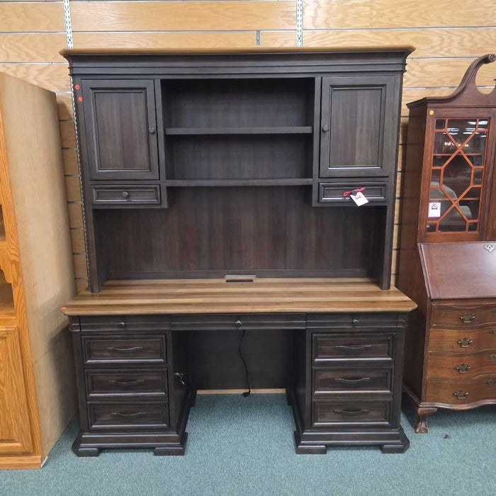 DESK WITH HUTCH BHCH