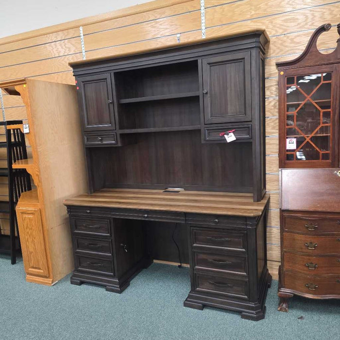 DESK WITH HUTCH BHCH