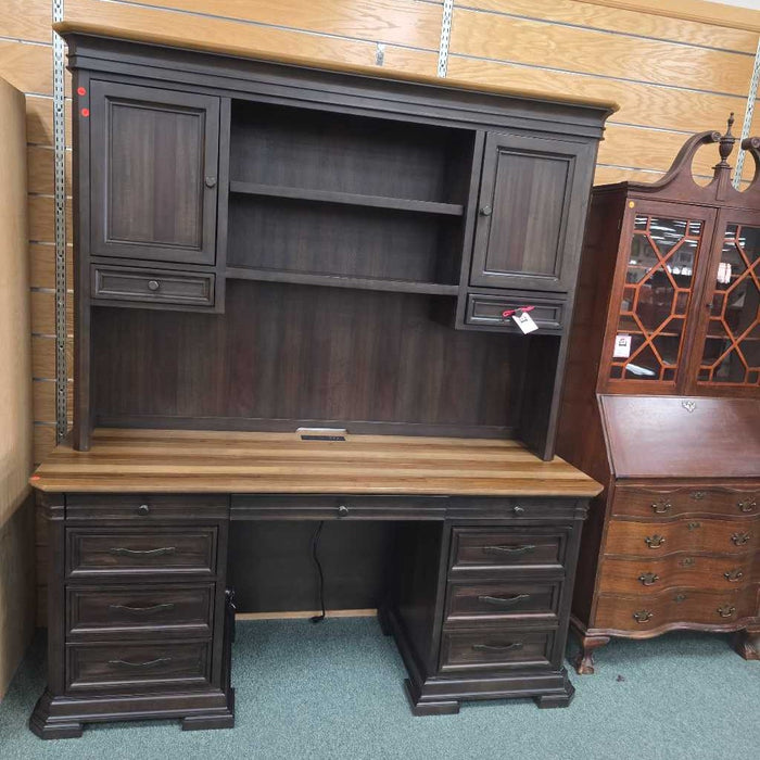 DESK WITH HUTCH BHCH