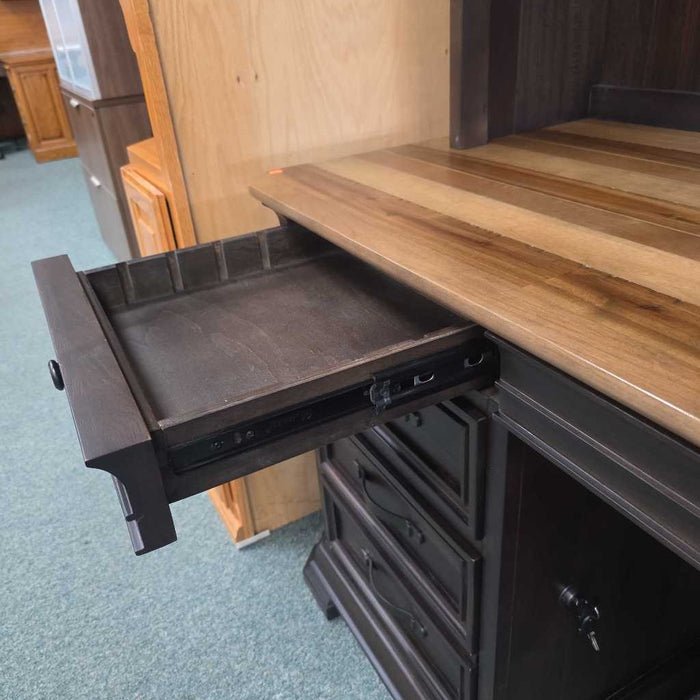 DESK WITH HUTCH BHCH