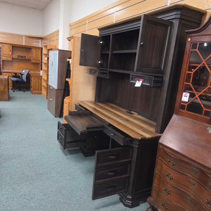 DESK WITH HUTCH BHCH