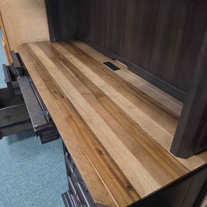 DESK WITH HUTCH BHCH