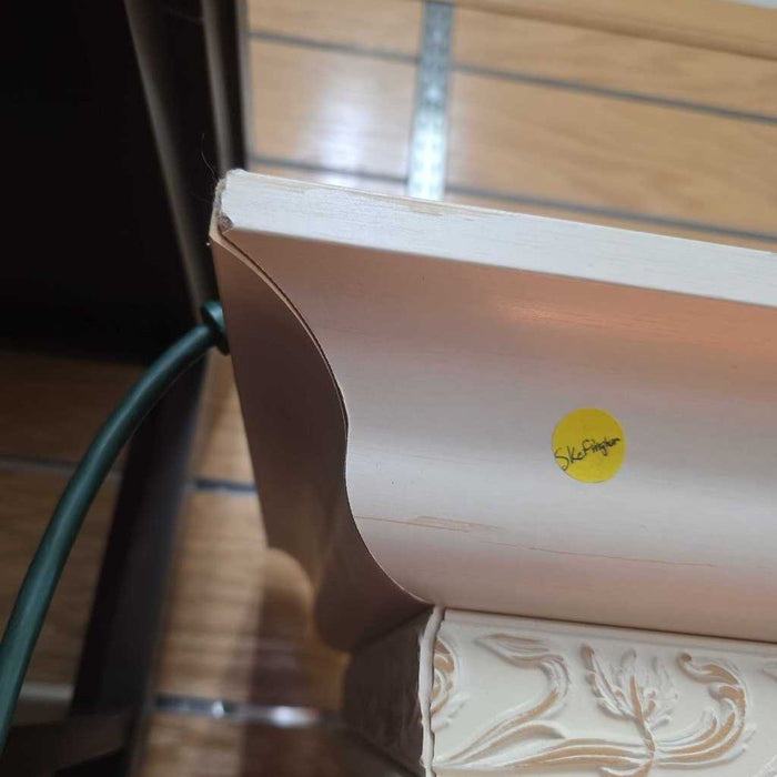 BOOKSHELF BTK