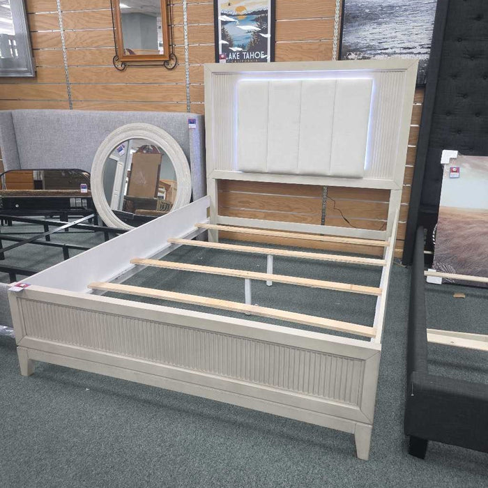 QUEEN BED 1326-1/3