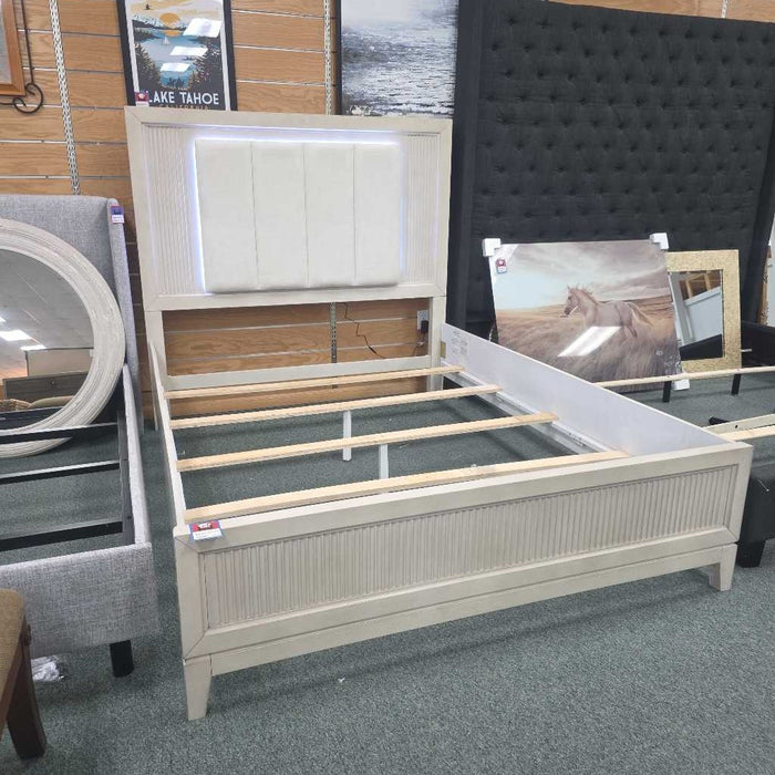 QUEEN BED 1326-1/3