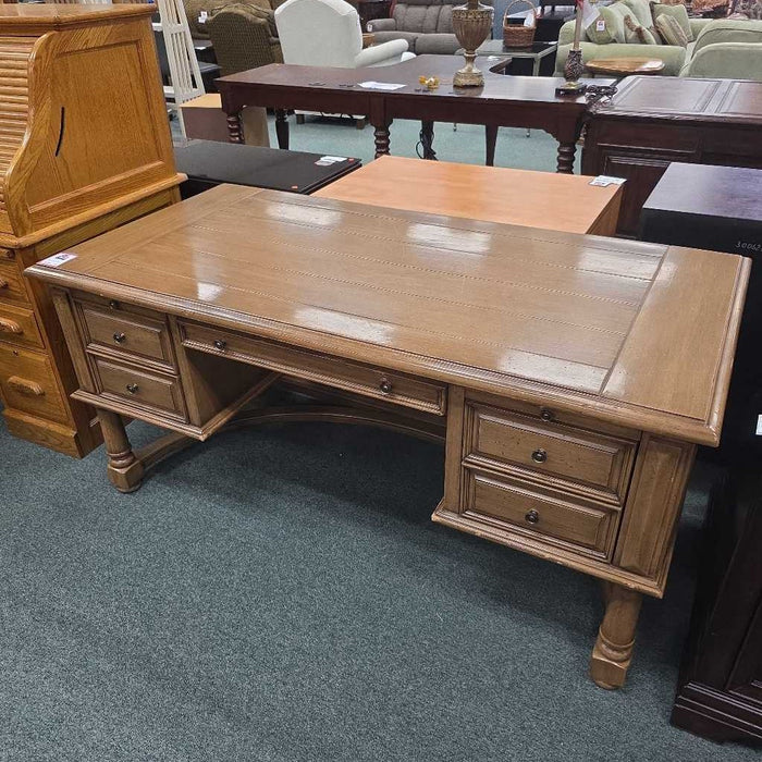DESK BTK