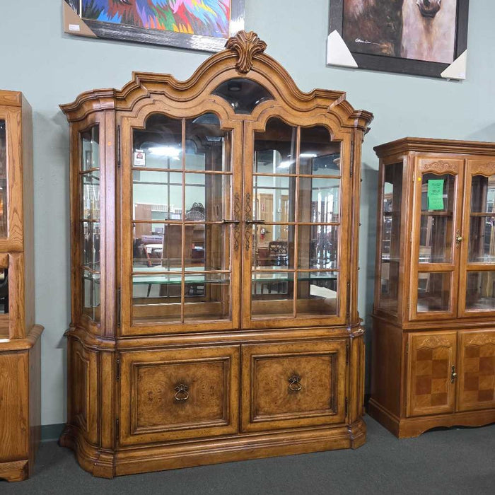 THOMASVILLE CHINA HUTCH ALK