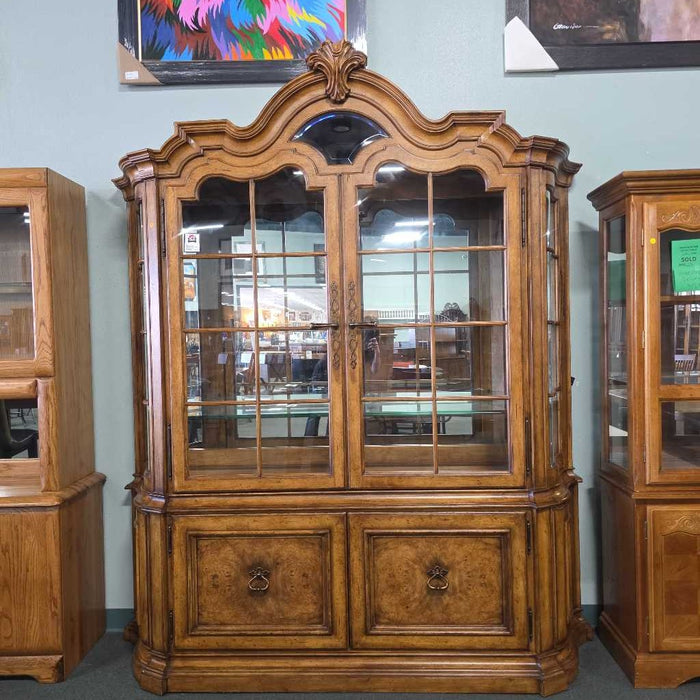 THOMASVILLE CHINA HUTCH ALK