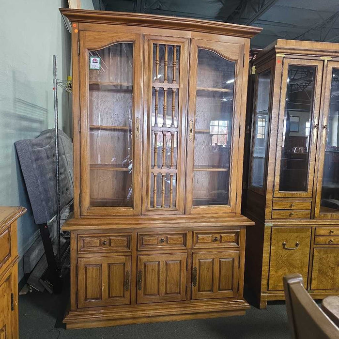 THOMASVILLE 1PC CHINA HUTCH BTK