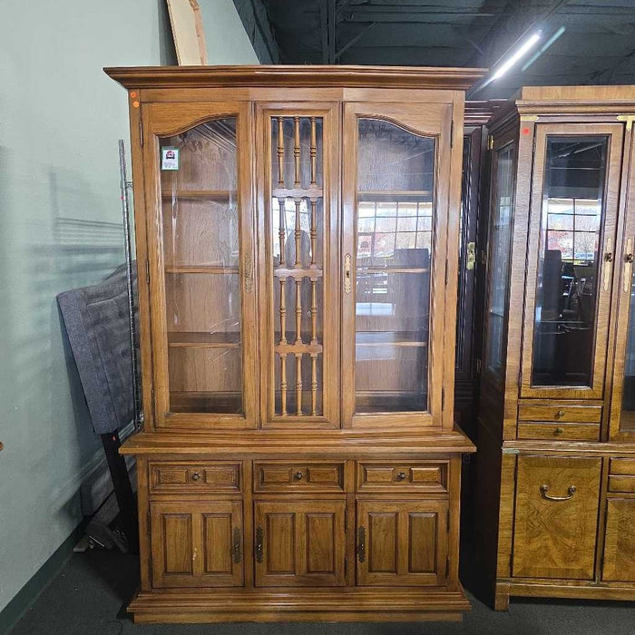 THOMASVILLE 1PC CHINA HUTCH BTK