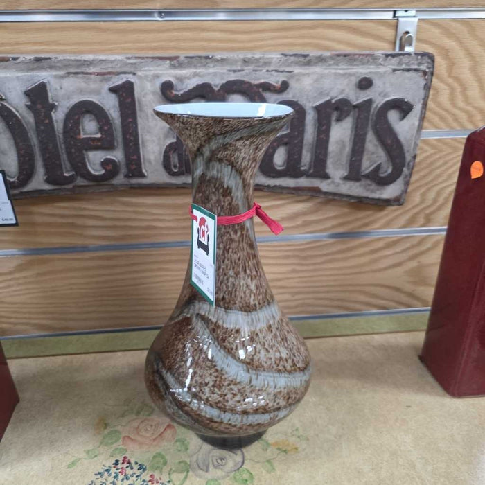 BROWN VASE BA