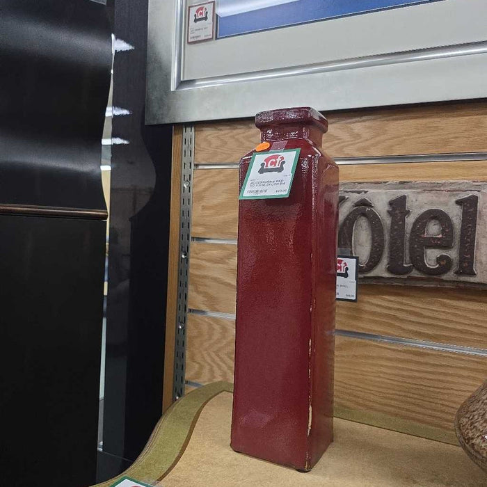 RED SQ VASE DECOR BA