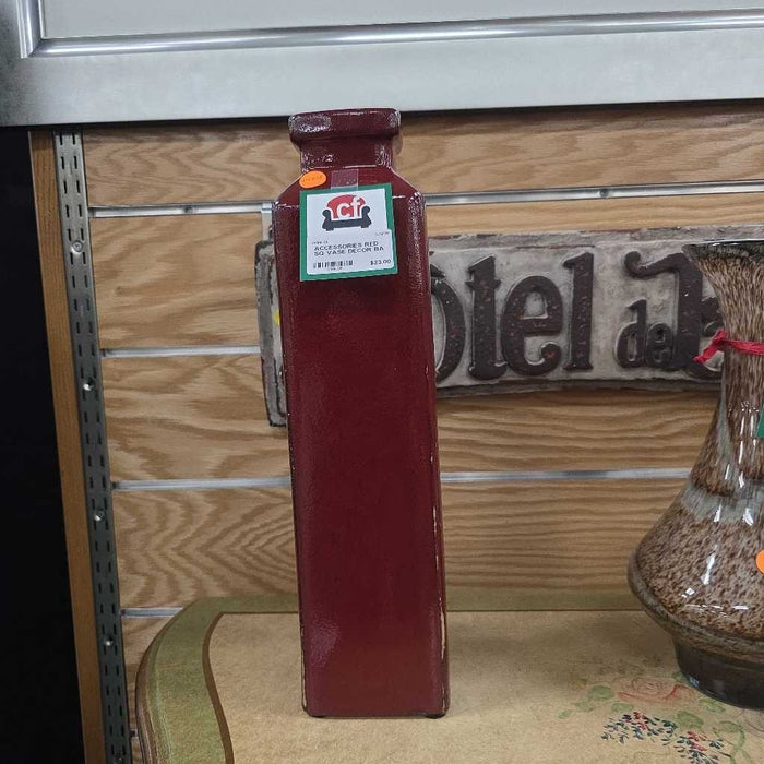 RED SQ VASE DECOR BA