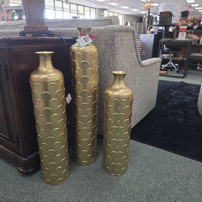 SET OF 3 GOLD VASES AT