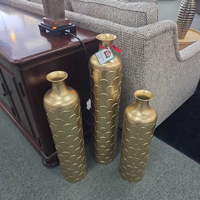 SET OF 3 GOLD VASES AT