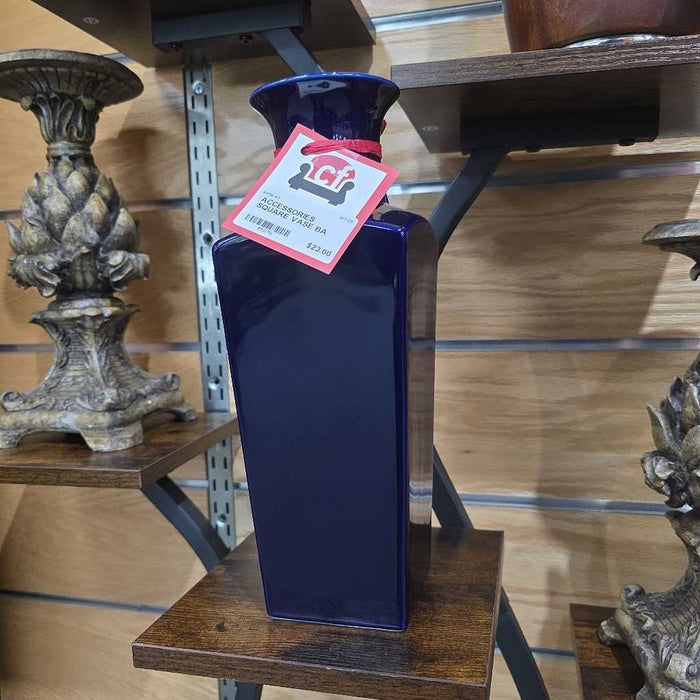 SQUARE VASE BA