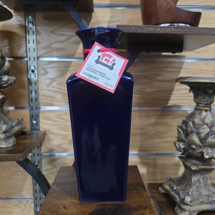 SQUARE VASE BA