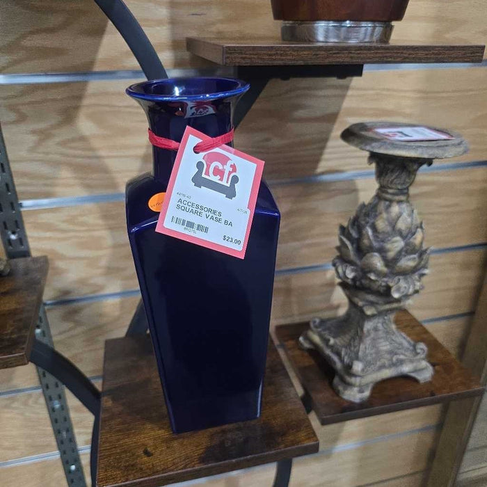 SQUARE VASE BA