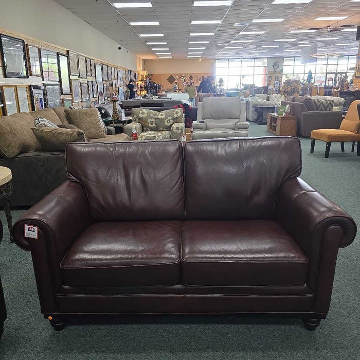 LEATHER LOVESEAT ATH