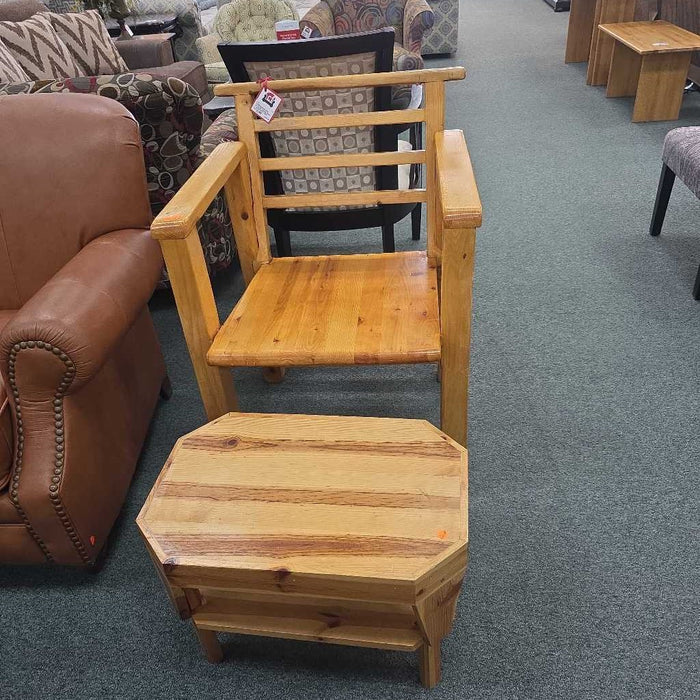PINE ACCENT CHAIR WITH FOOTSTOOL BAH