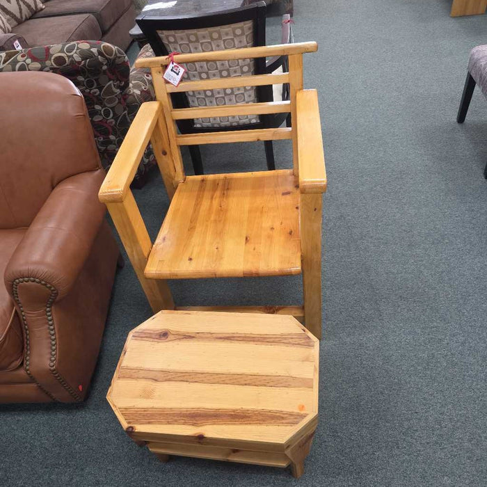 PINE ACCENT CHAIR WITH FOOTSTOOL BAH