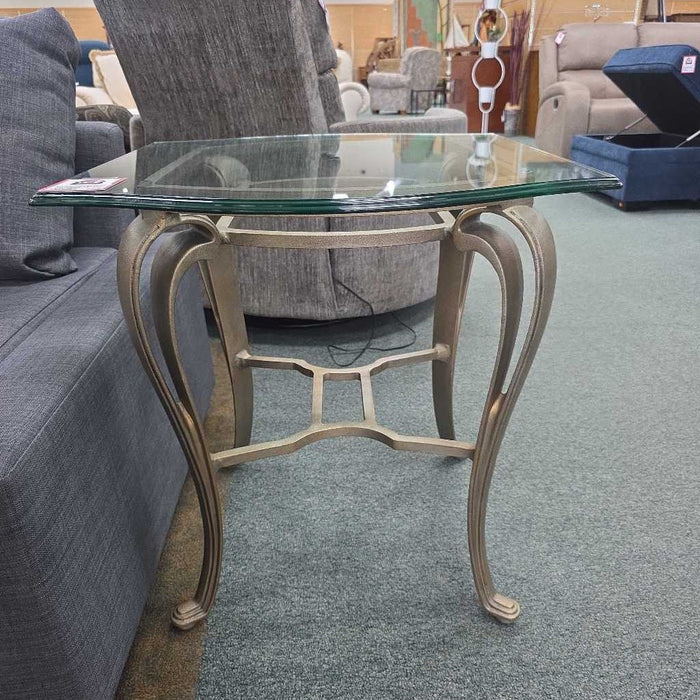 SILVER END TABLE AT