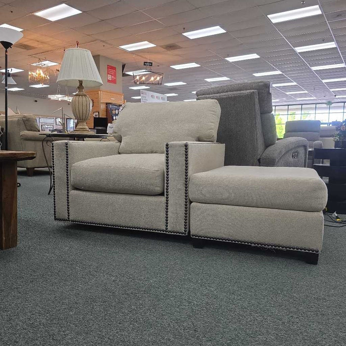 CHAIR WITH OTTOMAN LAC