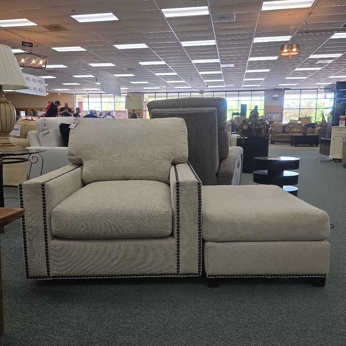 CHAIR WITH OTTOMAN LAC