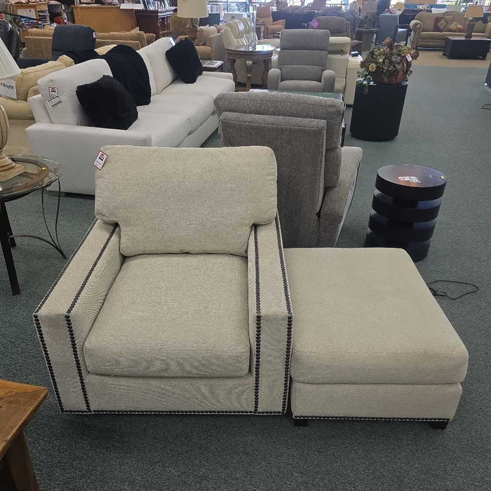 CHAIR WITH OTTOMAN LAC