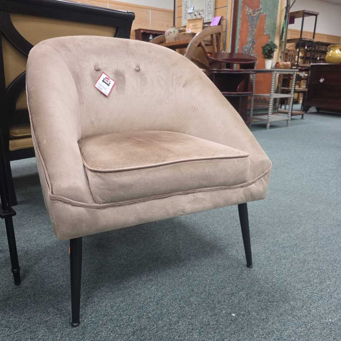 TAN ACCENT CHAIR KL