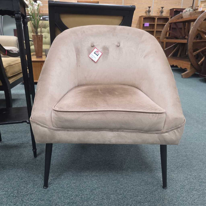 TAN ACCENT CHAIR KL