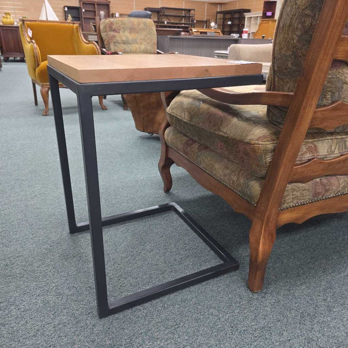 ROOM & BOARD C TABLE SK