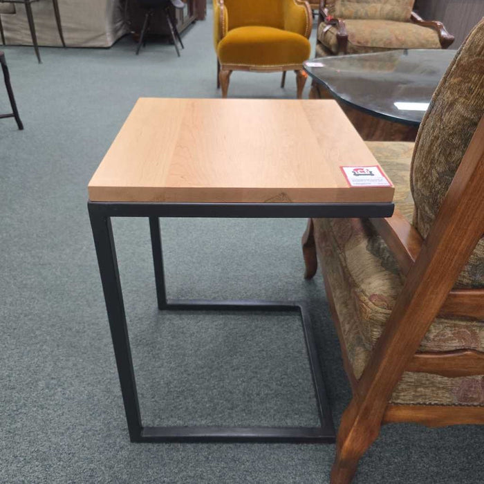 ROOM & BOARD C TABLE SK