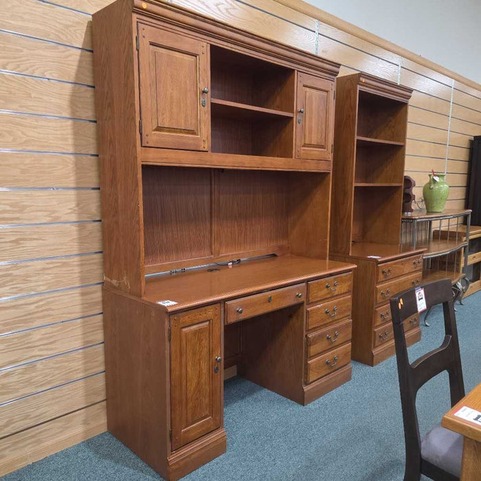 DESK WITH HUTCH LSH