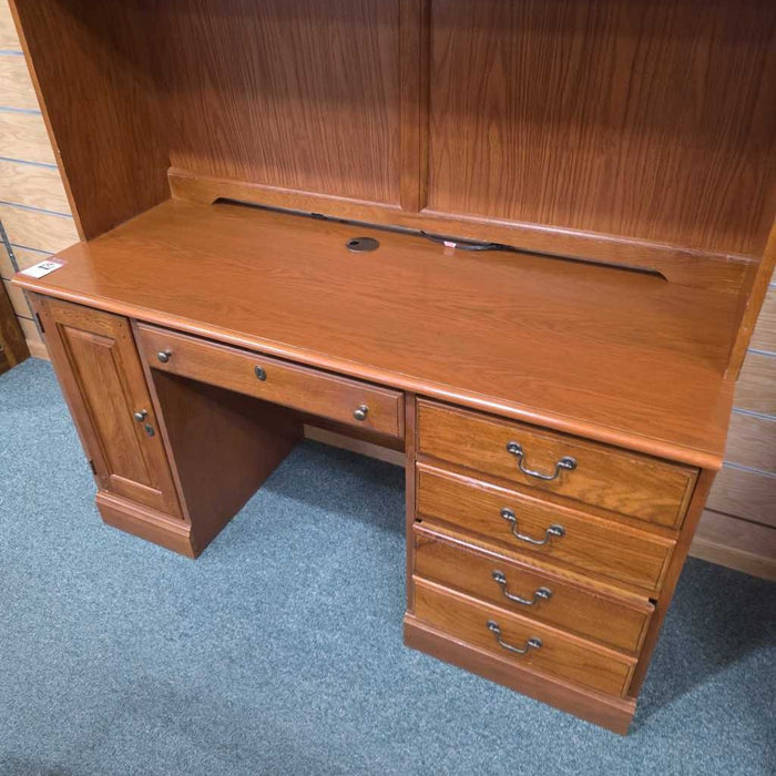 DESK WITH HUTCH LSH